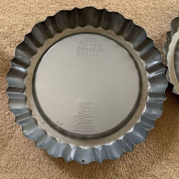 2 Ekco Baker’s Secret Duncan Hines Tiara Desserts Pans - Picture 2 of 6